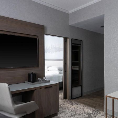 Готель Courtyard By Marriott Chicago At Medical District-Uic Екстер'єр фото