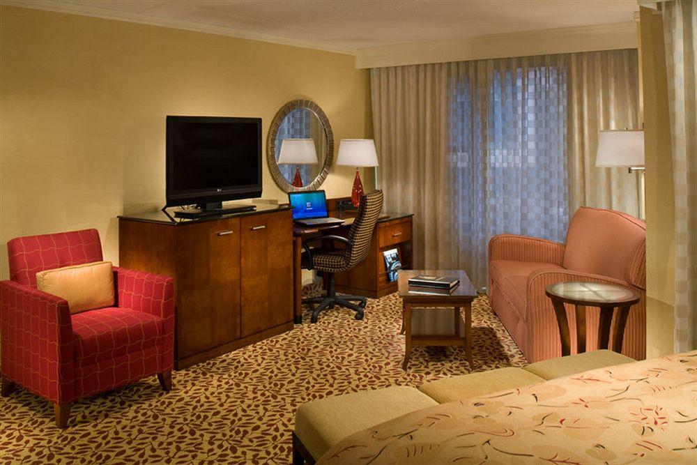 Готель Courtyard By Marriott Chicago At Medical District-Uic Екстер'єр фото