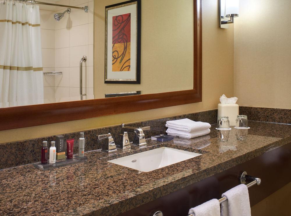 Готель Courtyard By Marriott Chicago At Medical District-Uic Екстер'єр фото