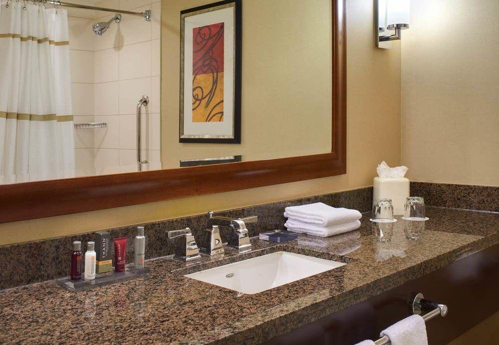 Готель Courtyard By Marriott Chicago At Medical District-Uic Екстер'єр фото