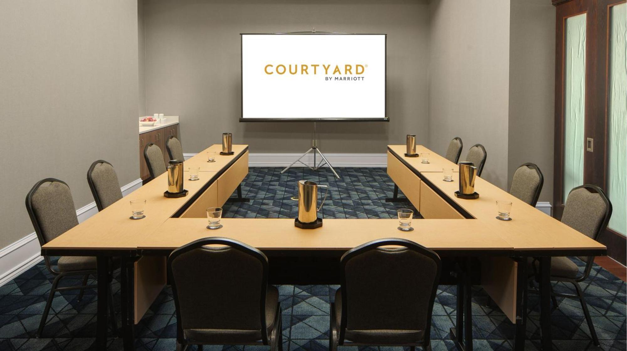 Готель Courtyard By Marriott Chicago At Medical District-Uic Екстер'єр фото