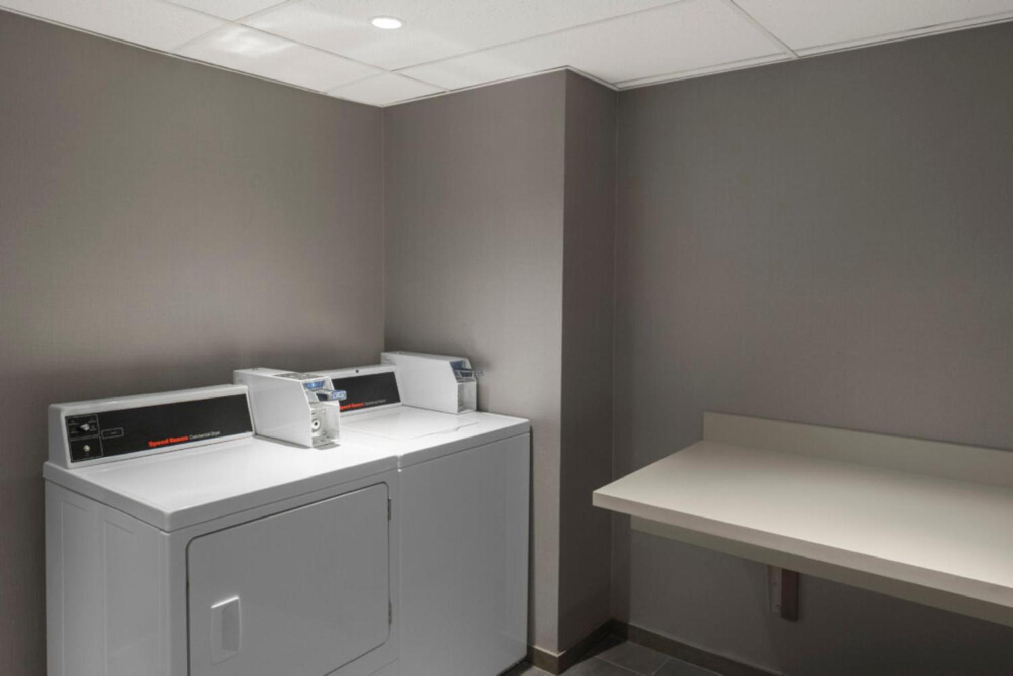 Готель Courtyard By Marriott Chicago At Medical District-Uic Екстер'єр фото