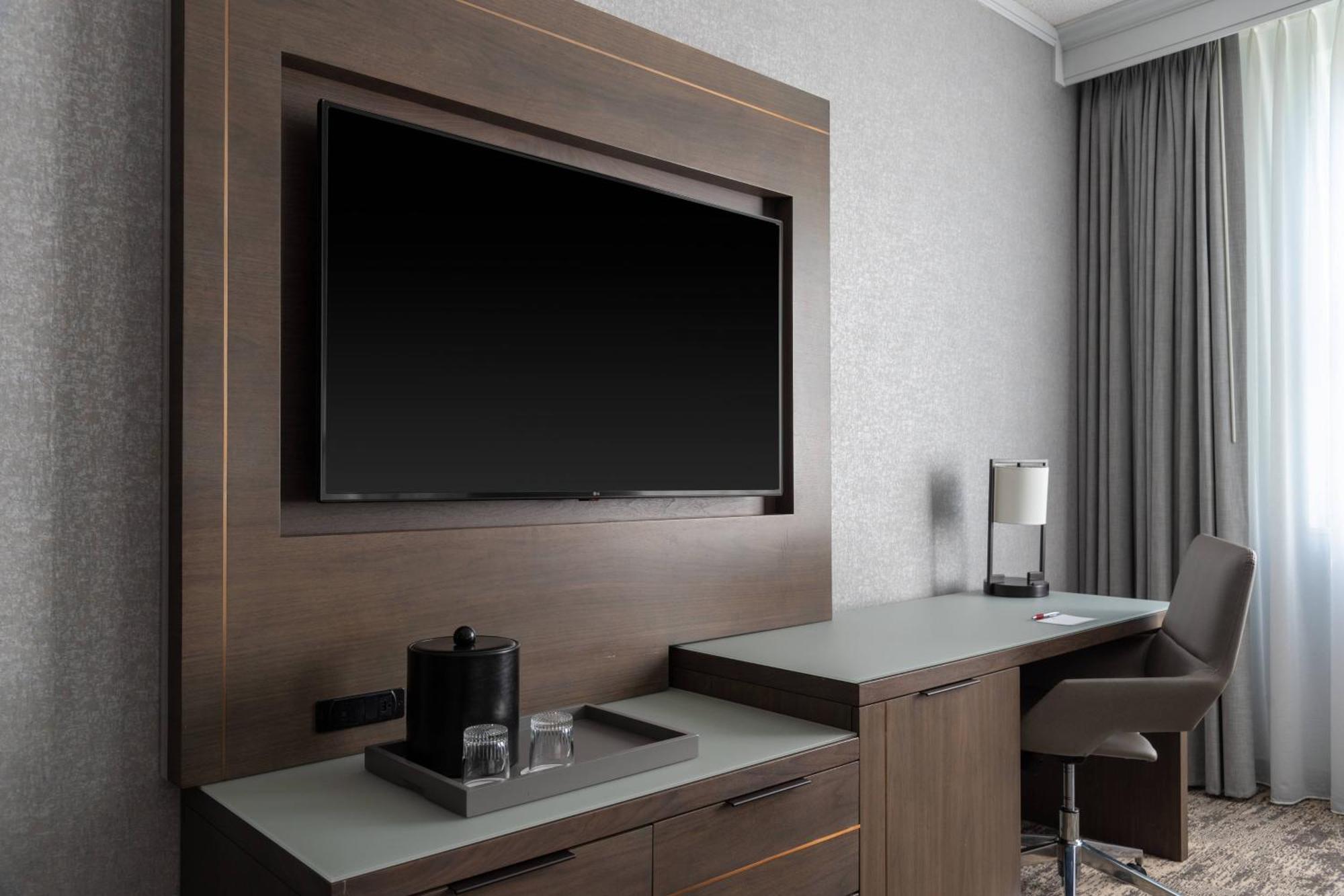 Готель Courtyard By Marriott Chicago At Medical District-Uic Екстер'єр фото