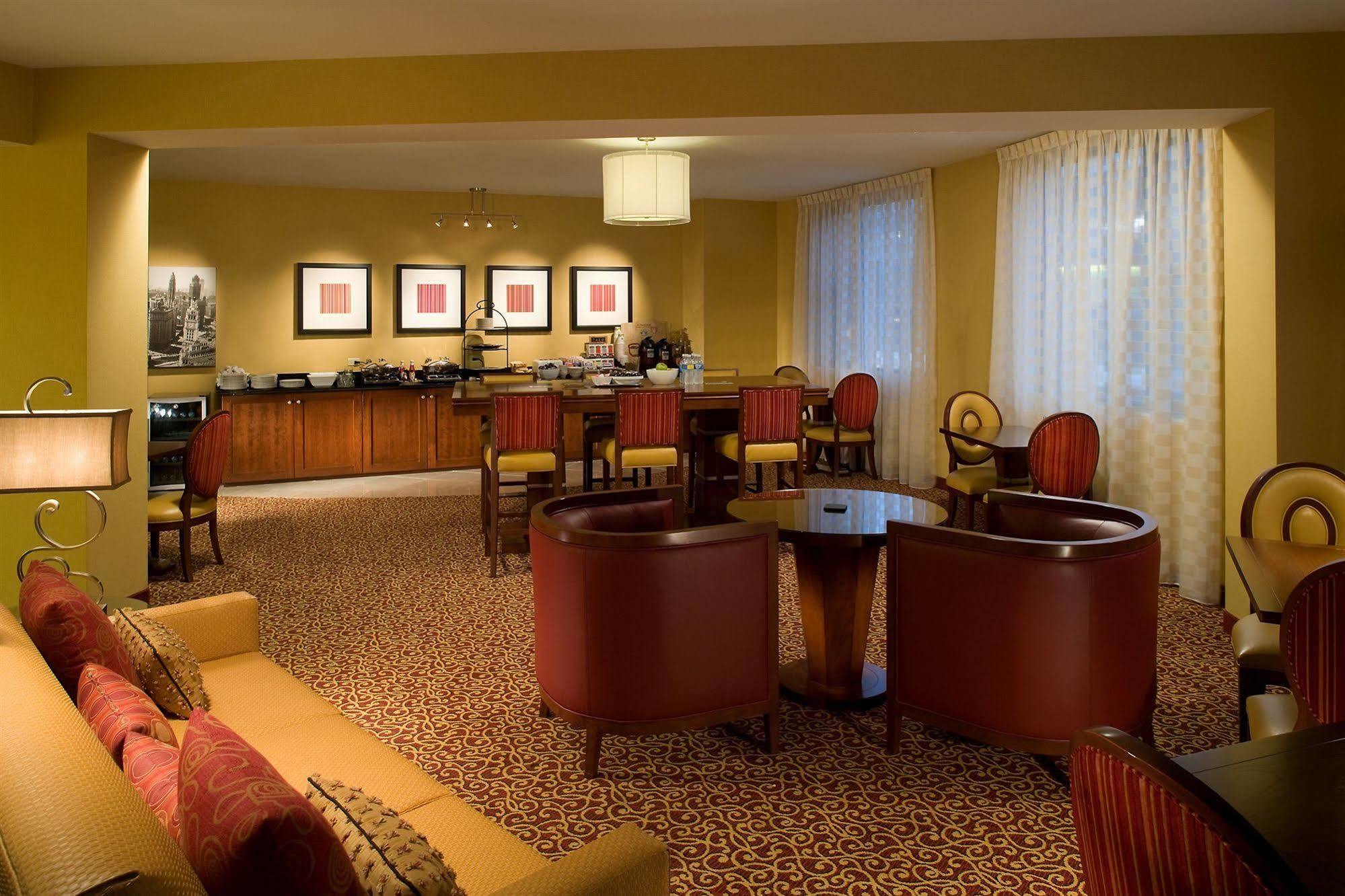 Готель Courtyard By Marriott Chicago At Medical District-Uic Екстер'єр фото